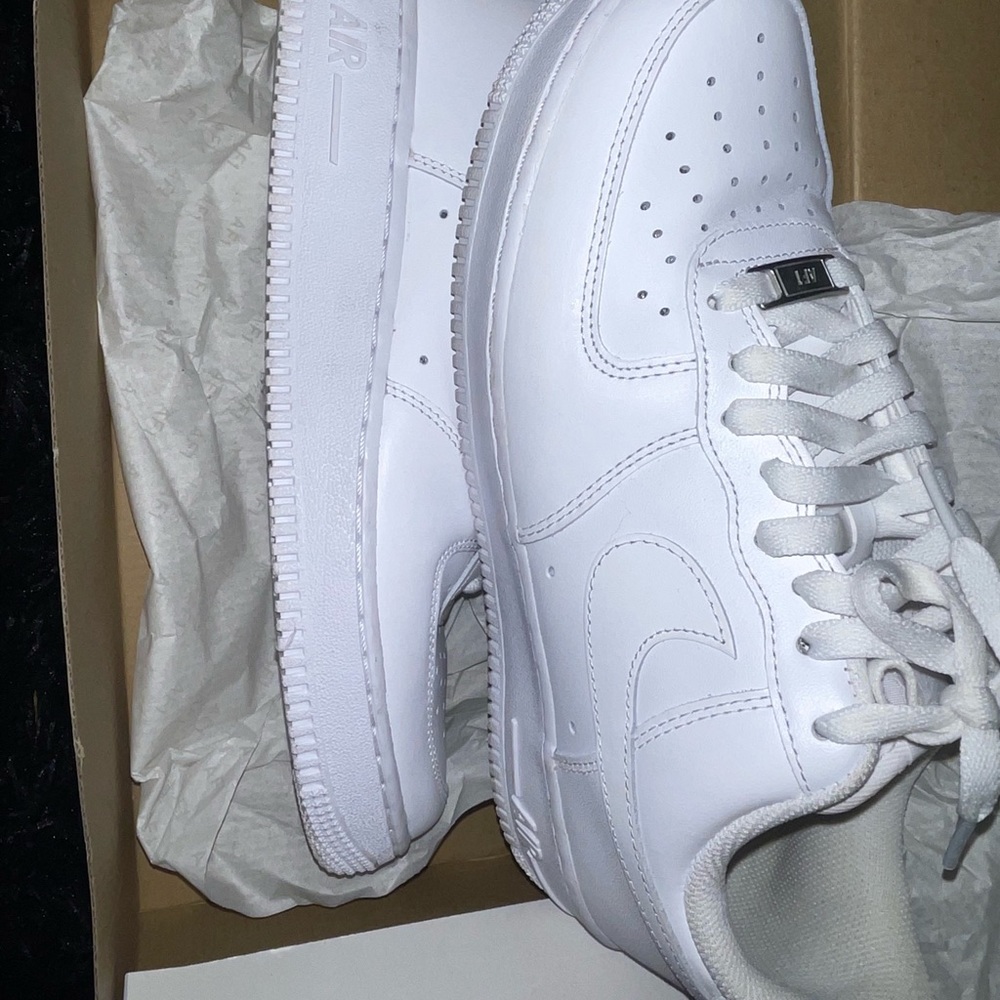 ALL WHITE AIR FORCE 1